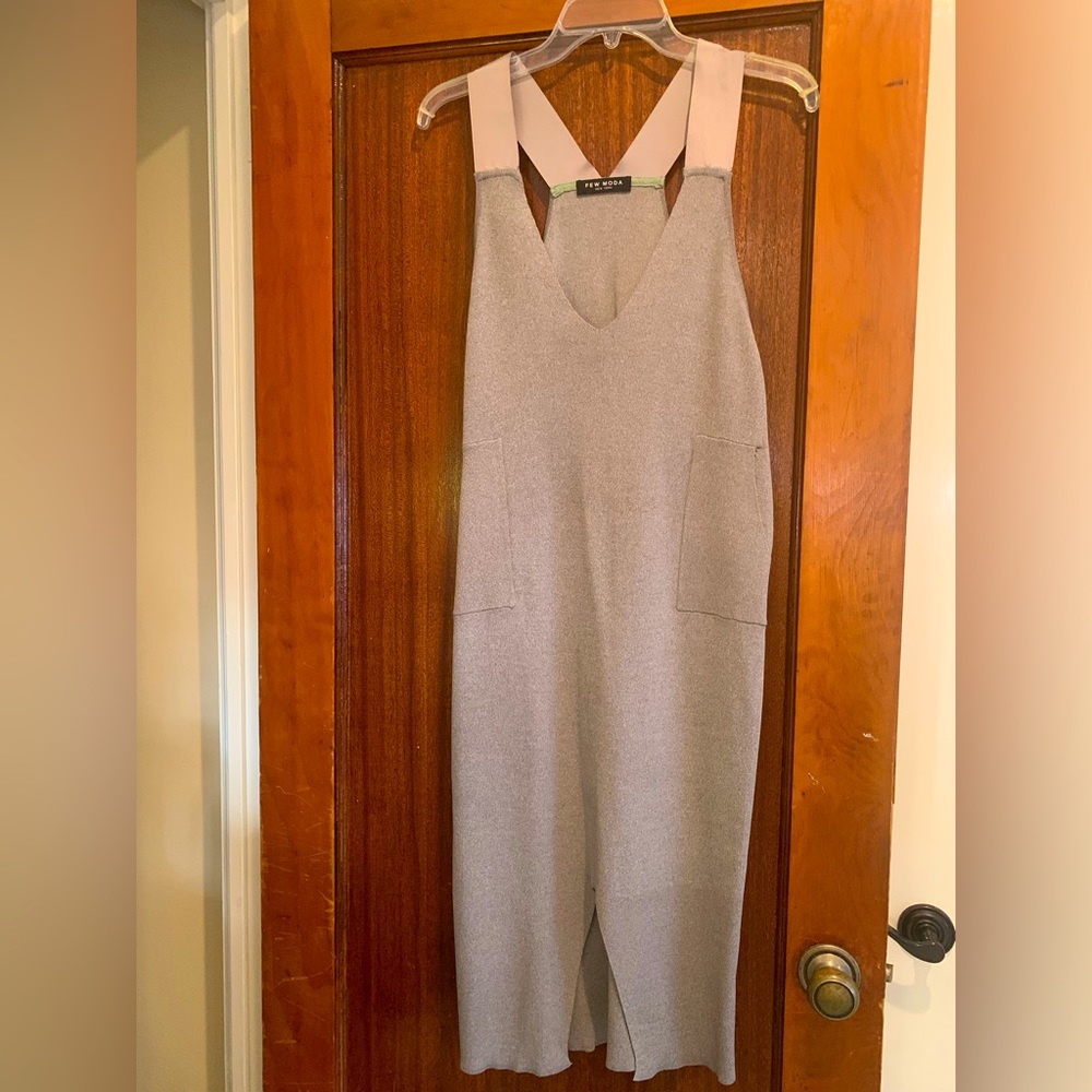FEW MODA New York - Unique stretchy v-neck knit dress in tan.